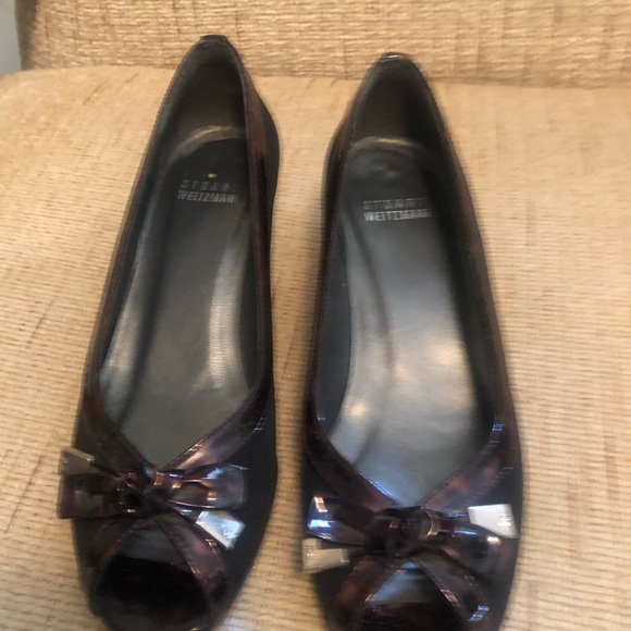 Stuart Weitzman, black, crêpe and faux Turquoise bow & trim peek toe heels 6M - Picture 2 of 5